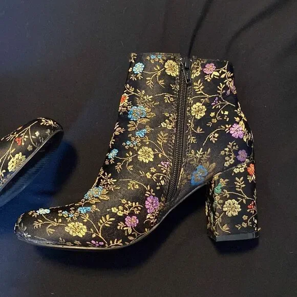 Black Floral Embroidered Boots, Size 6, maybe worn once, Perfect Condition - Picture 7 of 12